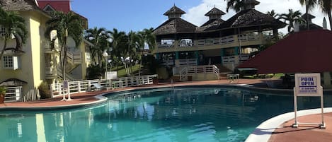 Piscine extérieure