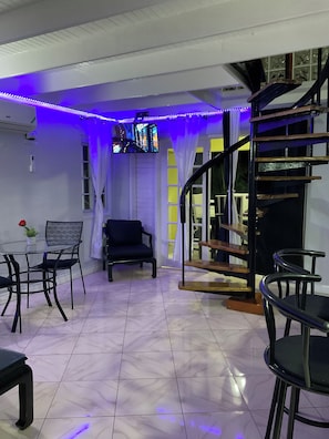 Comfort Condo, 2 Bedrooms, Ocean View | Living area | Flat-screen TV