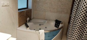 Nhà gỗ phong cách lãng mạn, quang cảnh hồ | Bồn tắm spa riêng