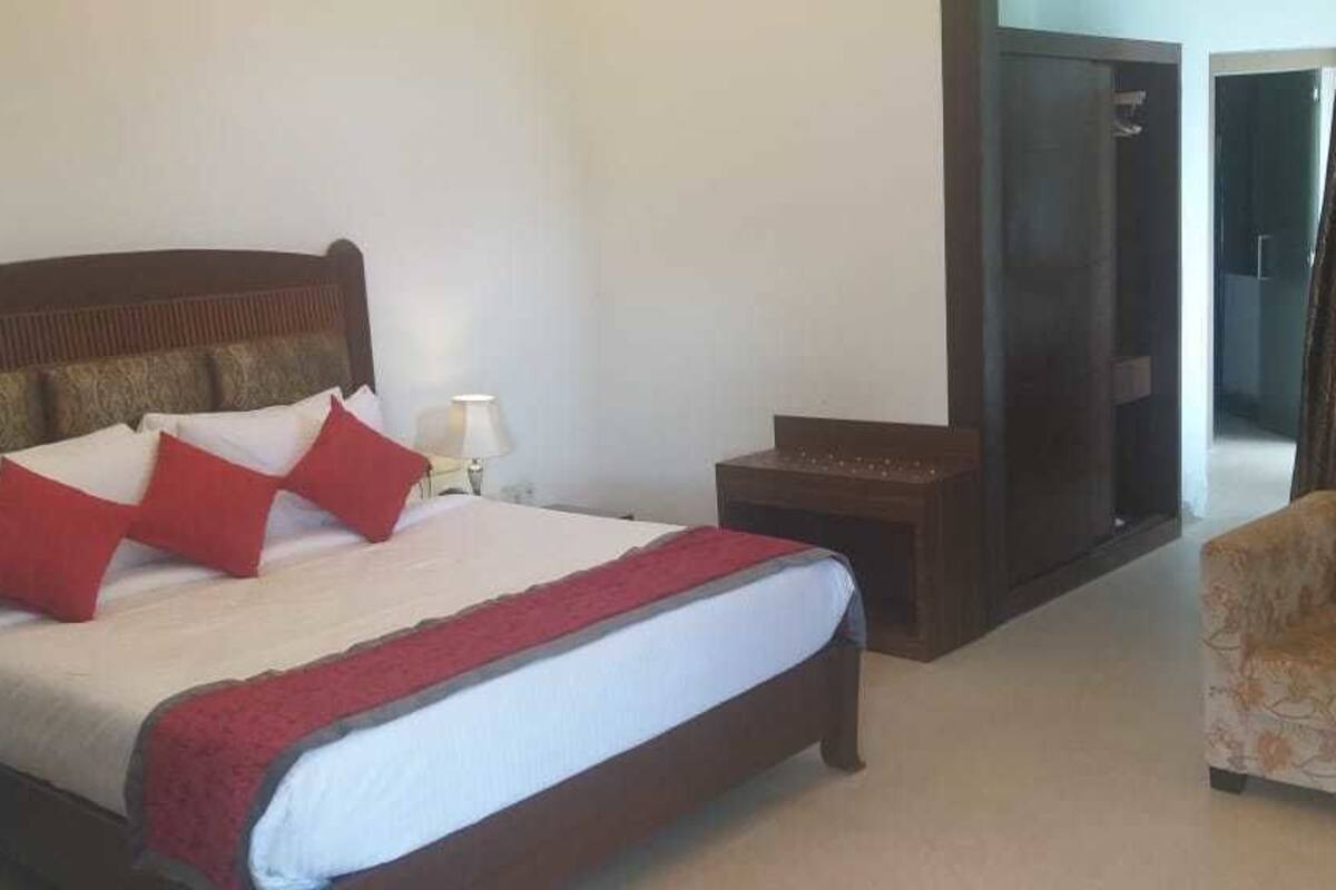 Phòng đơn Deluxe, 1 giường đôi, quang cảnh hồ, cạnh hồ | Két bảo mật tại phòng, giường gấp/giường phụ (phụ phí)