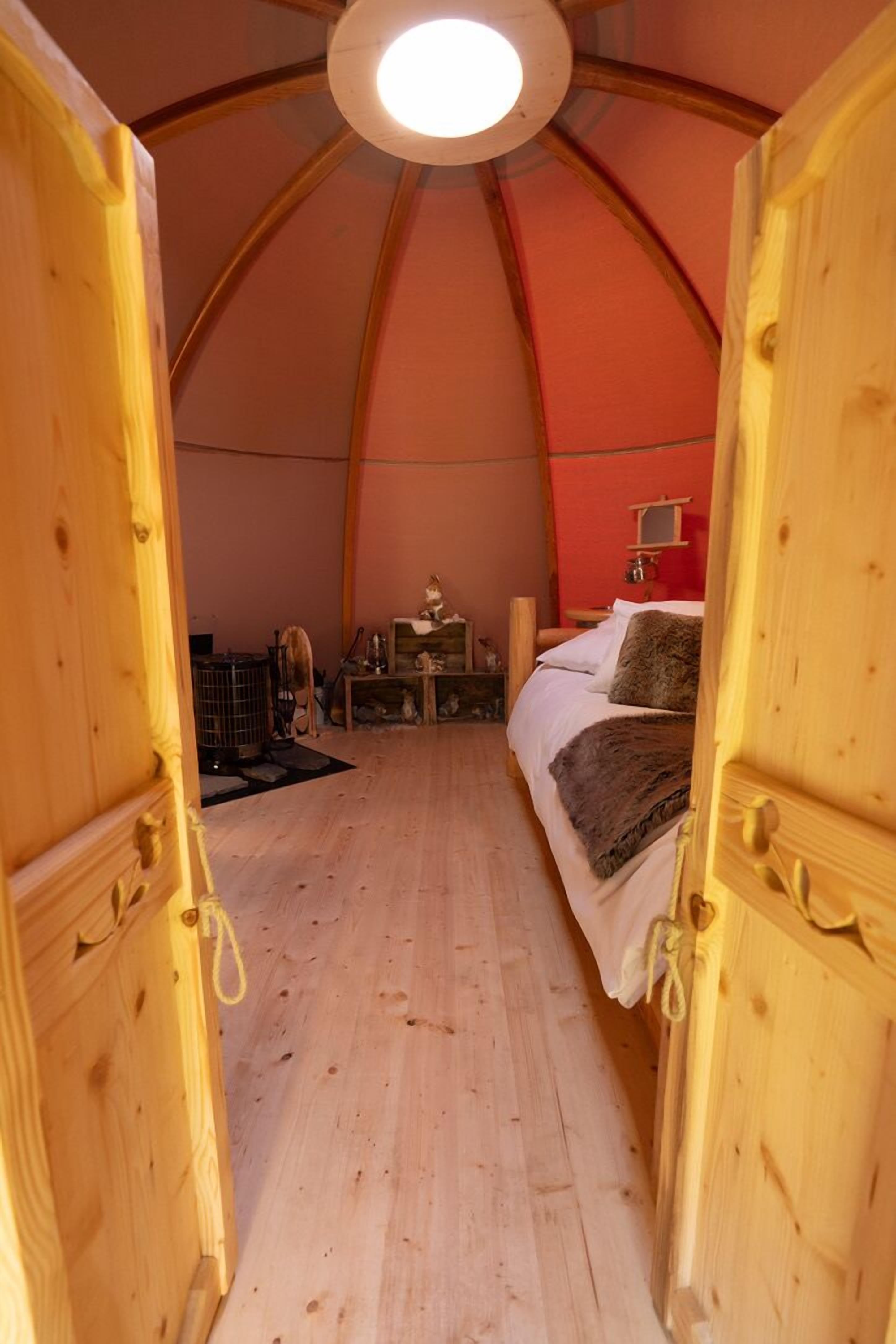Zelt (Lodge Couple)