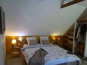 Monolocale Romantico, 1 camera da letto | Con stile personalizzato, con arredamento individuale, una scrivania