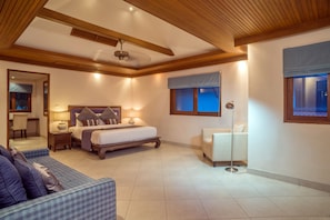 In-room safe, individually decorated, individually furnished, desk - Baan Leelavadee (Koh Samui)