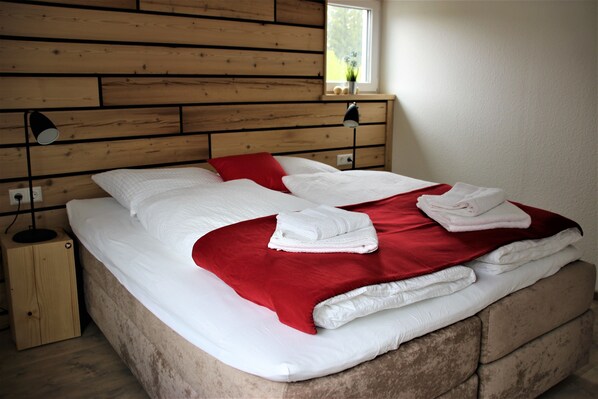 Design-Apartment, Stadtblick | 2 Schlafzimmer, individuell dekoriert, individuell eingerichtet