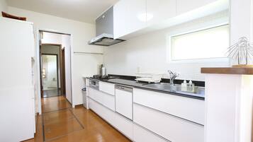 Maison Familiale, 4 chambres | Cuisine privée