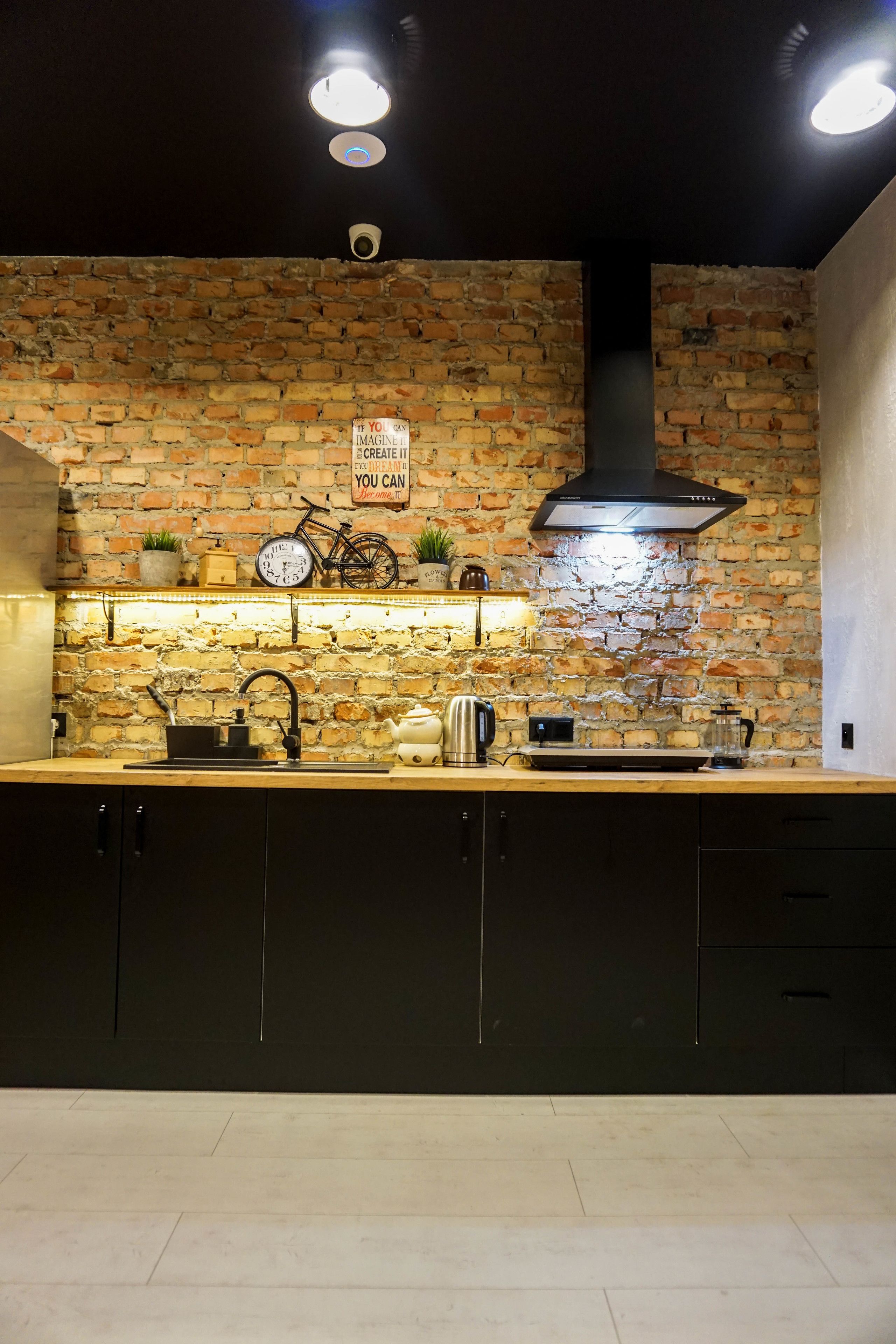 Deluxe Apartment, Multiple Beds | Shared kitchen | Fridge, stovetop, cookware/dishes/utensils, spices