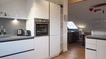 Design-Apartment, 2 Schlafzimmer, Balkon, Bergblick | Eigene Küche | Großer Kühlschrank, Mikrowelle, Ofen, Herdplatte