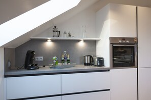 Design-Apartment, 2 Schlafzimmer, Balkon, Bergblick | Eigene Küche | Großer Kühlschrank, Mikrowelle, Ofen, Herdplatte
