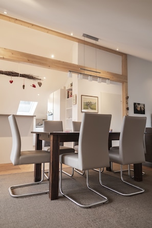 Design Apartment, 2 Bedrooms, Balcony, Mountain View | In-room dining - Ferienwohnung Stern (Friedenweiler)