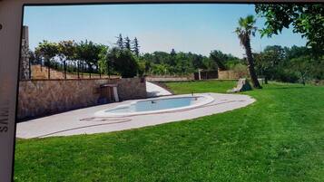 En sÀsongsöppen utomhuspool