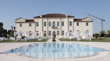 Seasonal outdoor pool, open 9:30 AM to 7:30 PM, pool loungers