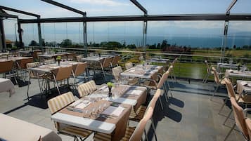 Breakfast, lunch, dinner served; local cuisine