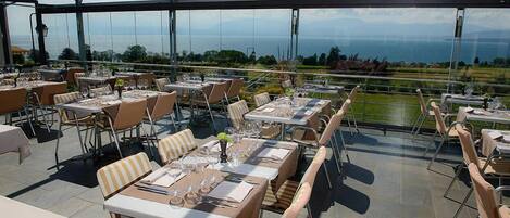 Se sirven desayunos, almuerzos, cenas y cocina local