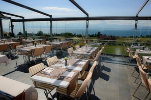 朝食、ランチ、ディナーに営業 (郷土料理)