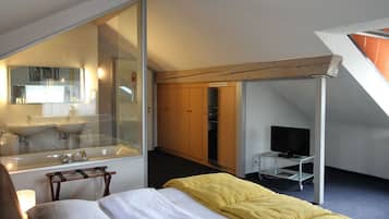 Habitación Deluxe doble, 1 cama de matrimonio | Minibar, caja fuerte, cunas gratuitas y camas supletorias