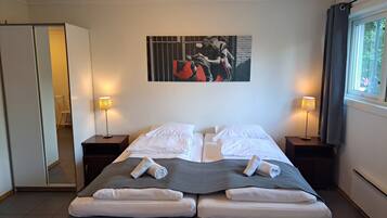 Classic Studio, 2 Single Beds | Pillow-top beds, desk, soundproofing, free WiFi