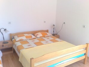 3 ห้องนอน, ตู้นิรภัยในห้องพัก, ห้องเก็บเสียง, เตารีด/โต๊ะรีดผ้า