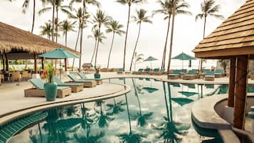 3 outdoor pools, pool umbrellas, pool loungers