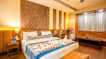 Grand Room, 1 Double Bed | Premium bedding, down duvets, minibar, in-room safe