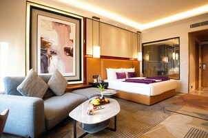 Roupas de cama premium, edredons de pluma, frigobar, cofres nos quartos