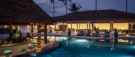 3 outdoor pools, pool umbrellas, pool loungers