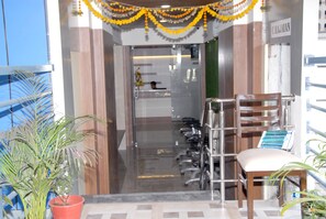 Interior entrance - Ocean Suites Hotel (Mumbai)