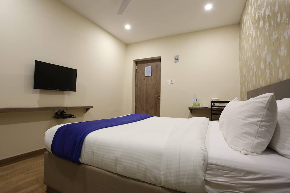 Deluxe Room | In-room safe, WiFi (free), individually furnished, bed sheets
