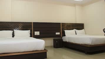 1 bedroom, Egyptian cotton sheets, premium bedding, desk