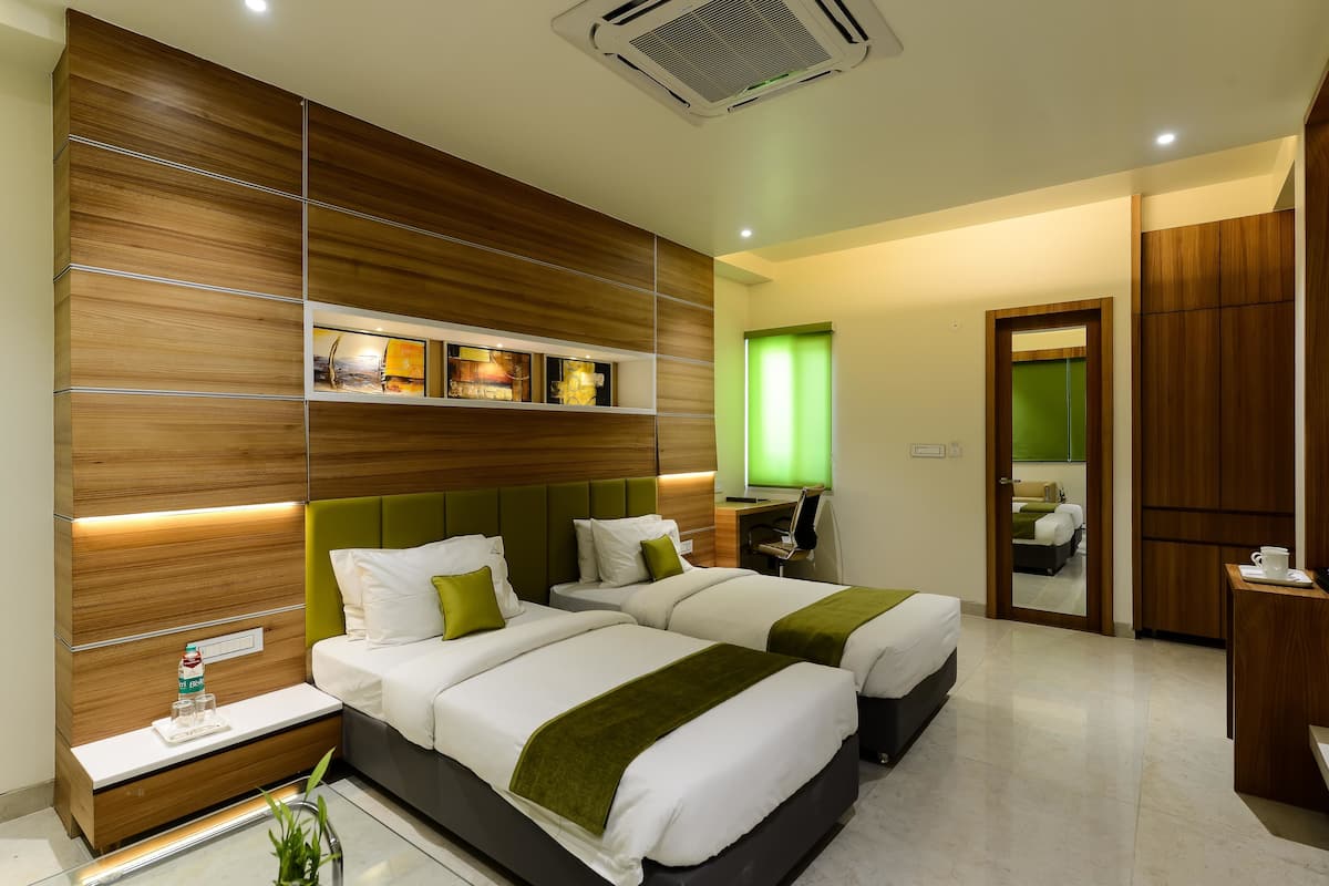 1 Schlafzimmer, hochwertige Bettwaren, Zimmersafe, Schreibtisch