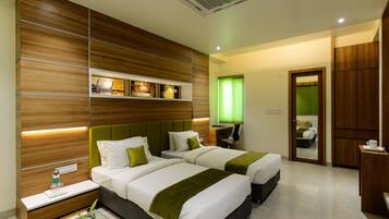 1 bedroom, premium bedding, in-room safe, desk