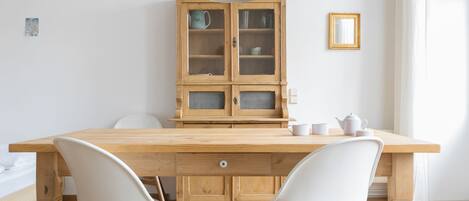 Apartment, Terrace | In-room dining