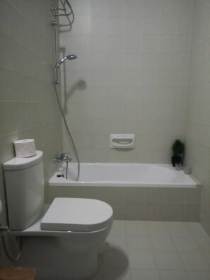Shower, hair dryer, towels - Squadron Base (Luqa)