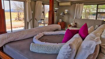 Deluxe Chalet | In-room safe, soundproofing, rollaway beds, bed sheets