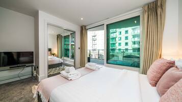 City Apartment, 2 Bedrooms, River View | 2 bedrooms, premium bedding, iron/ironing board, cots/infant beds