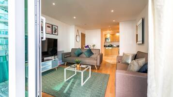 City Apartment, 2 Bedrooms, River View | Living area | Smart TV, Netflix