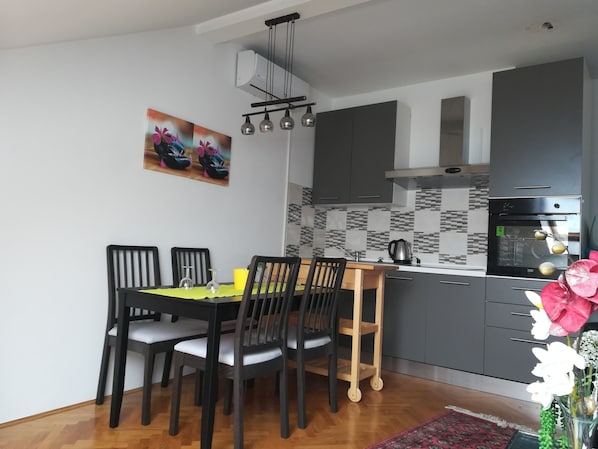 Appartement (4+1) | Cuisine privée | Réfrigérateur, four à micro-ondes, un four, surface de cuisson
