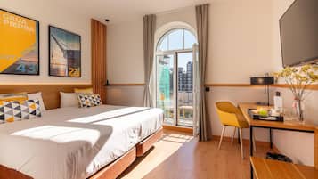 Blackout drapes, soundproofing, free WiFi, bed sheets