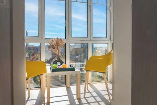 Blackout drapes, soundproofing, free WiFi, bed sheets