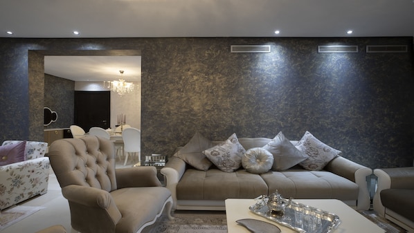 Exclusive Apartment, 2 Bedrooms | Living area