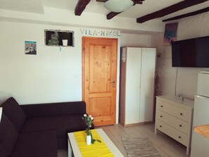 Studio (1) | Living area | Flat-screen TV - Studio Rakella (Opatija)