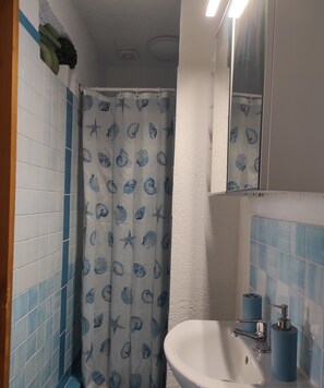 Bathroom - Studio Rakella (Opatija)