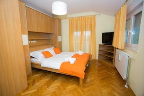 Villa, Private Pool | 3 bedrooms, in-room safe, iron/ironing board, free cots/infant beds - Villa Marina (Vrgorac)