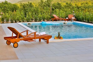 Seasonal outdoor pool - Villa Marina (Vrgorac)