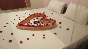 Deluxe Apartment | Egyptian cotton sheets, premium bedding, individually decorated - Diani Wonder Apartments (Diani Beach)