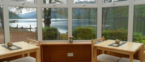 Daily cooked-to-order breakfast (GBP 7.50 per person)