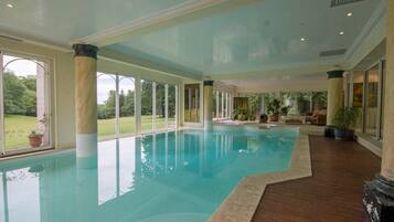 Indoor pool, sun loungers
