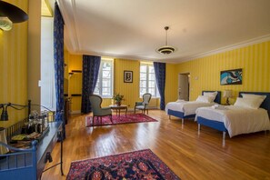 Family Suite (Dali)