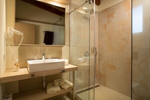 Balafi | Bathroom | Shower, rainfall showerhead, hair dryer, towels - Agroturismo S'Arboçar  (Sant Llorenc des Cardassar)