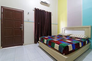 Exclusive Room | Desk, free WiFi, bed sheets