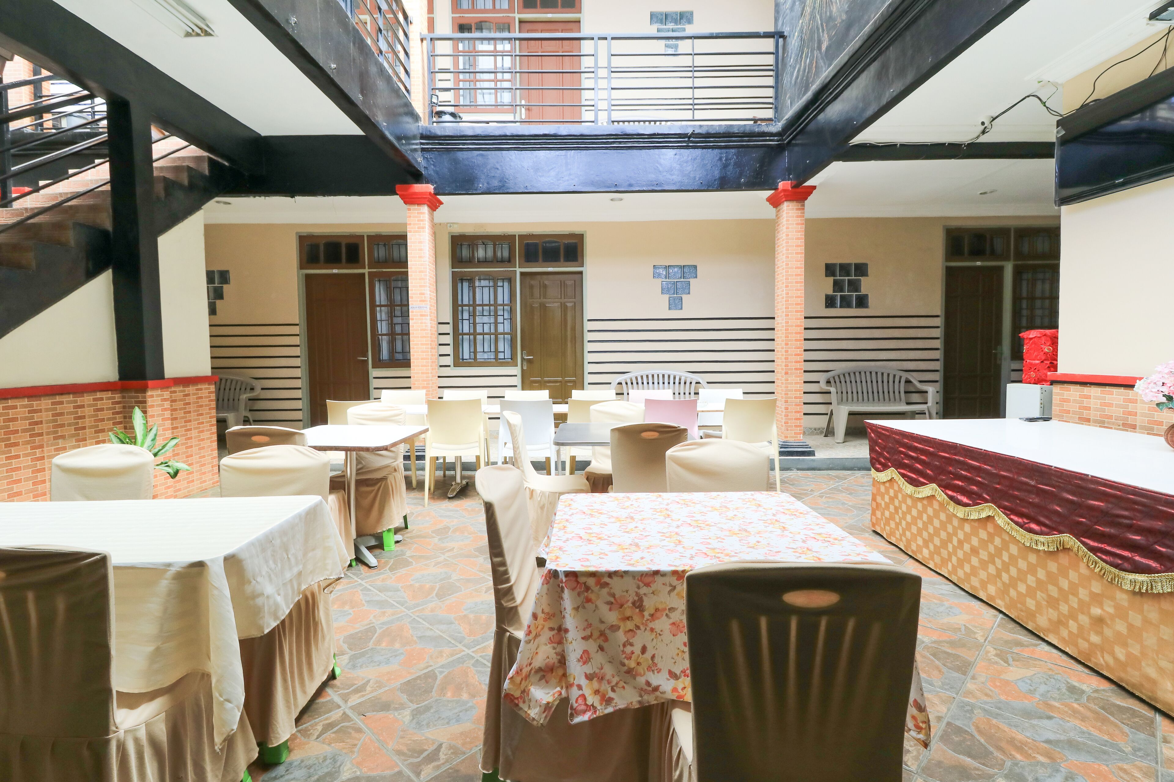 Photo - Andrin Daspatt Hotel